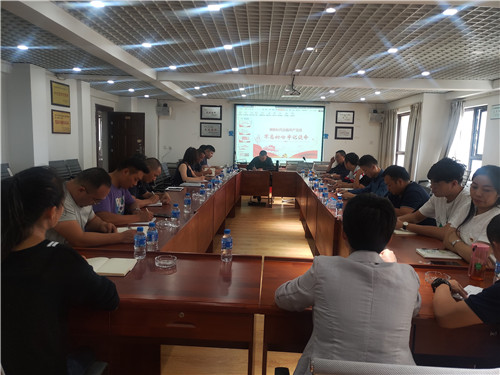 公司領(lǐng)導為基層單位黨員干部職工講黨課